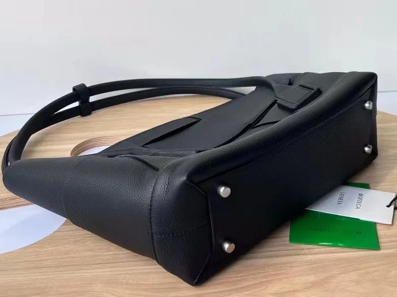 Bottega Veneta Arco Medium Bag In Black Grained Leather product view 3