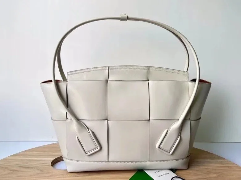 Bottega Veneta Arco Medium Bag In White Intrecciato Calfskin product view 9