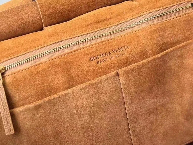 Bottega Veneta Arco Medium Bag In Caramel Grained Leather product view 8