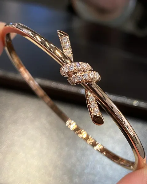 Tiffany & Co. Knot Full Pavé-Effect Bangle Rose-Tone product view 2