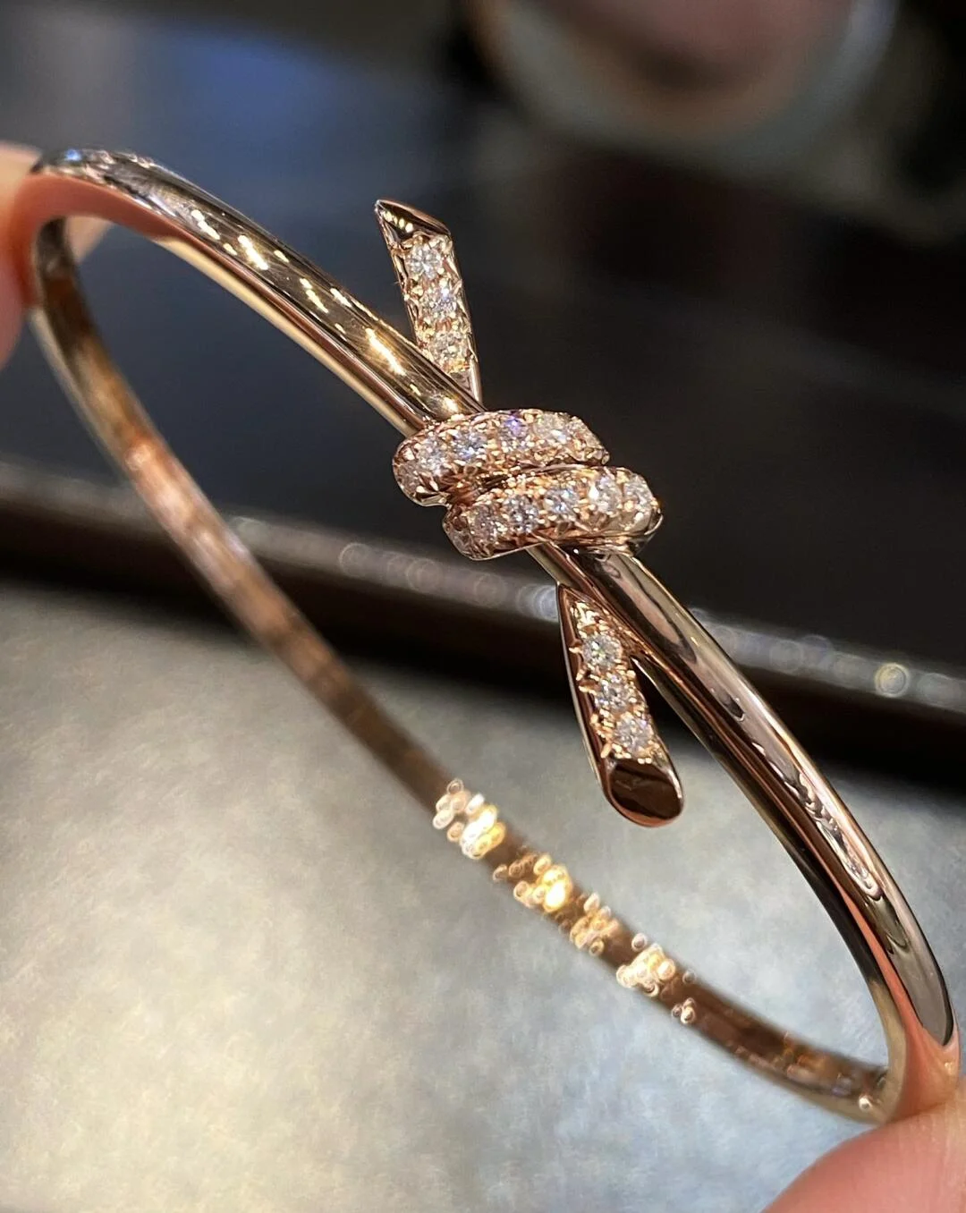Tiffany & Co. Knot Full Pavé-Effect Bangle Rose-Tone product view 2
