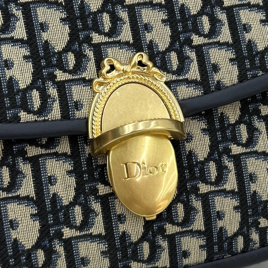 Medium Dior Médaillon Flap Bag — Oblique Jacquard product view 4