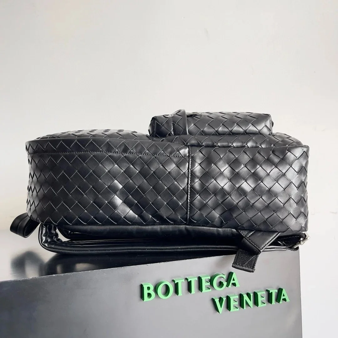 Bottega Veneta Medium Backpack In Black Intrecciato Calfskin product view 6
