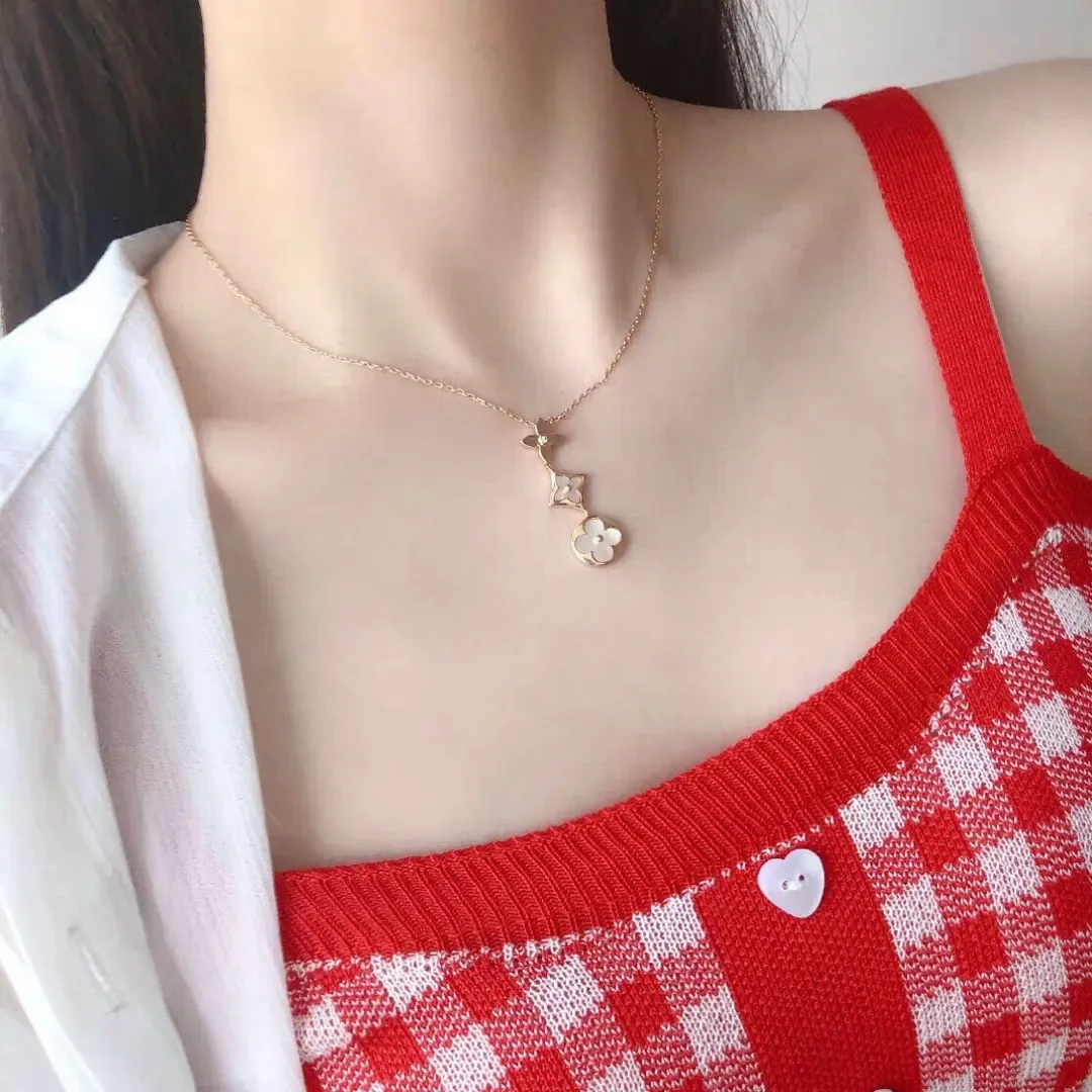 Louis Vuitton Three-Blossom Pearlescent Pendant Necklace White Inlay and Rose-Tone product view 7