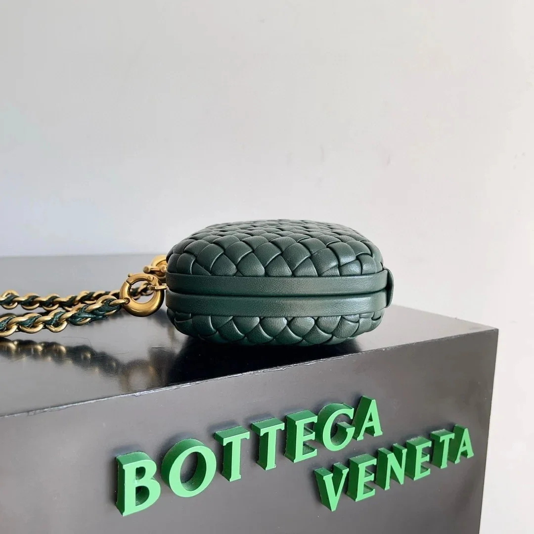 Bottega Veneta Knot Clutch with Chain in Green Intrecciato Lambskin product view 2