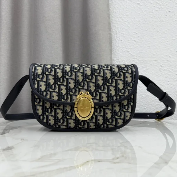 Medium Dior Médaillon Flap Bag — Oblique Jacquard product photo