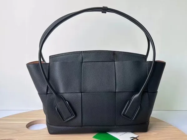 Bottega Veneta Arco Medium Bag In Black Grained Leather product view 2