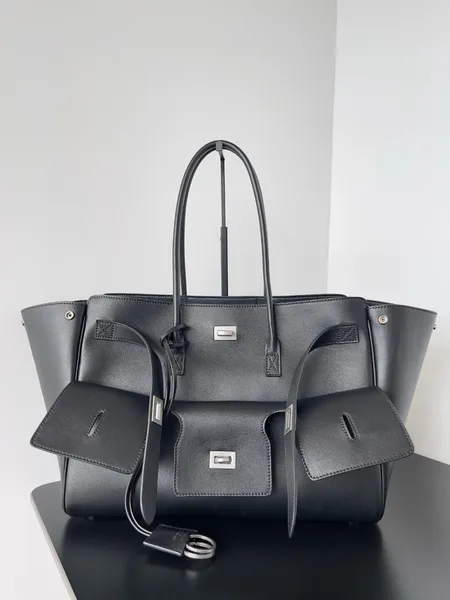 Balenciaga Bel Air Carry All Medium Bag in Noir Calfskin product view 7