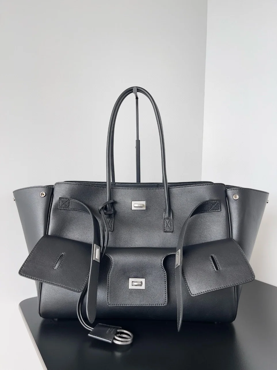 Balenciaga Bel Air Carry All Medium Bag in Noir Calfskin product view 7