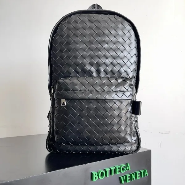 Bottega Veneta Medium Backpack In Black Intrecciato Calfskin product view 9
