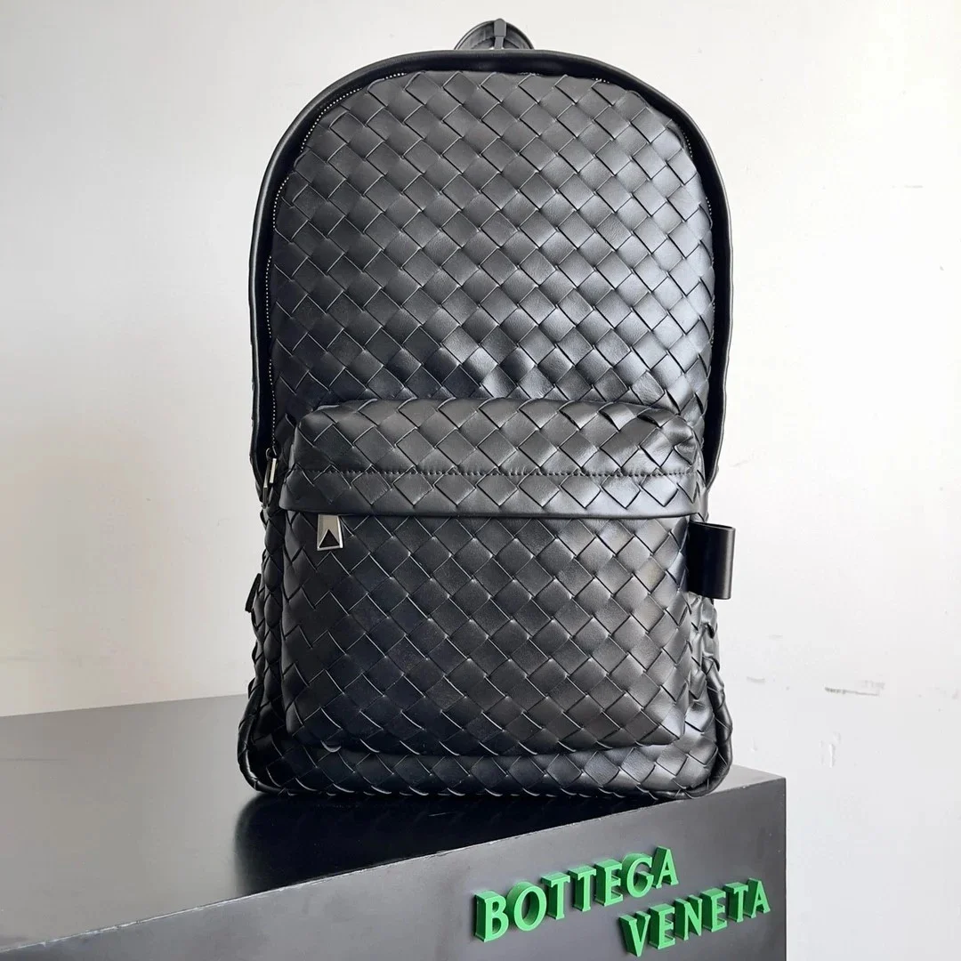 Bottega Veneta Medium Backpack In Black Intrecciato Calfskin product view 9