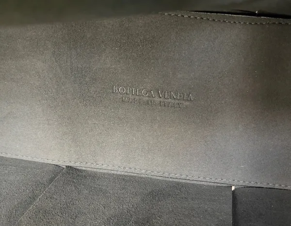 Bottega Veneta Arco Medium Tote In Black Intrecciato Calfskin product view 7