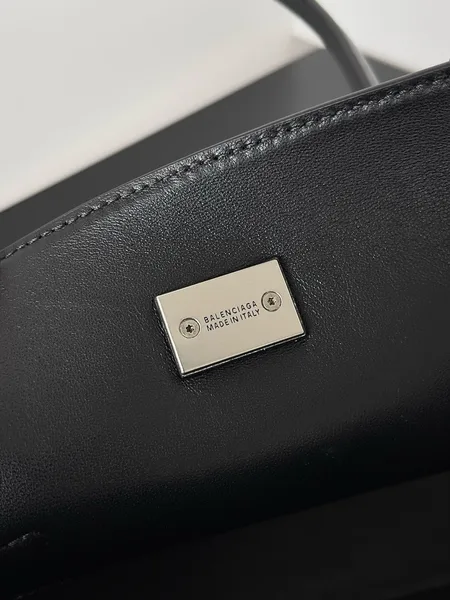 Balenciaga Bel Air Carry All Medium Bag in Noir Calfskin product view 6