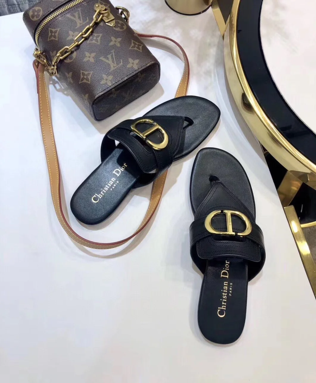 Dior 30 Montaigne Thong Flats In Black Calfskin product view 3