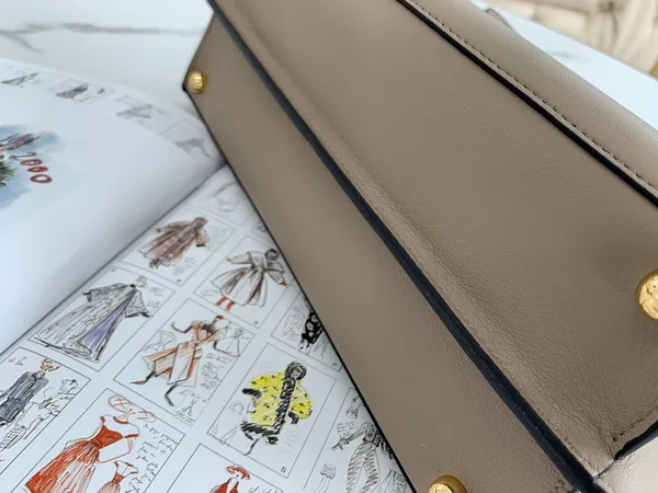 Fendi Peekaboo ISeeU Medium Bag In Grey Calfskin product view 8