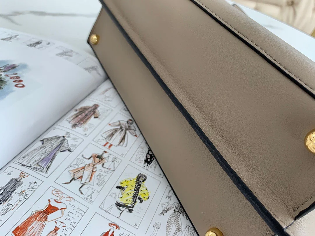 Fendi Peekaboo ISeeU Medium Bag In Grey Calfskin product view 8