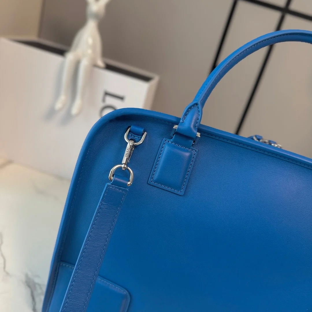 Loewe Amazona 180 Mdeium Bag — Blue product view 7