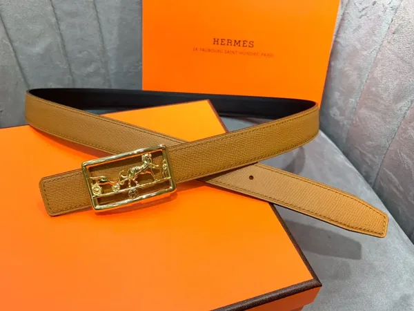 Hermès Tan/Black Reversible Belt with Gold-Tone Horse-and-Carriage Buckle product photo