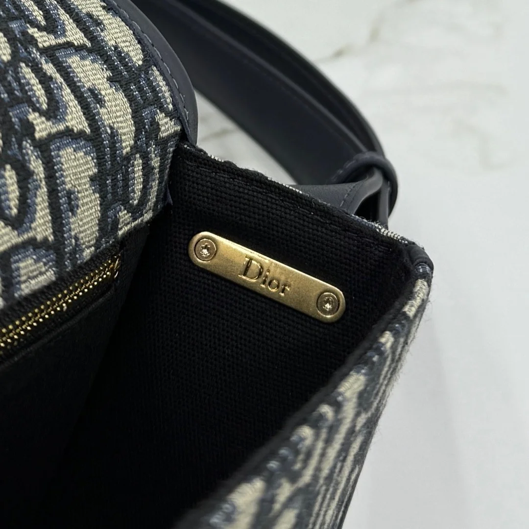 Medium Dior Médaillon Flap Bag — Oblique Jacquard product view 7