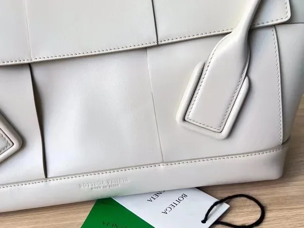 Bottega Veneta Arco Medium Bag In White Intrecciato Calfskin product view 2