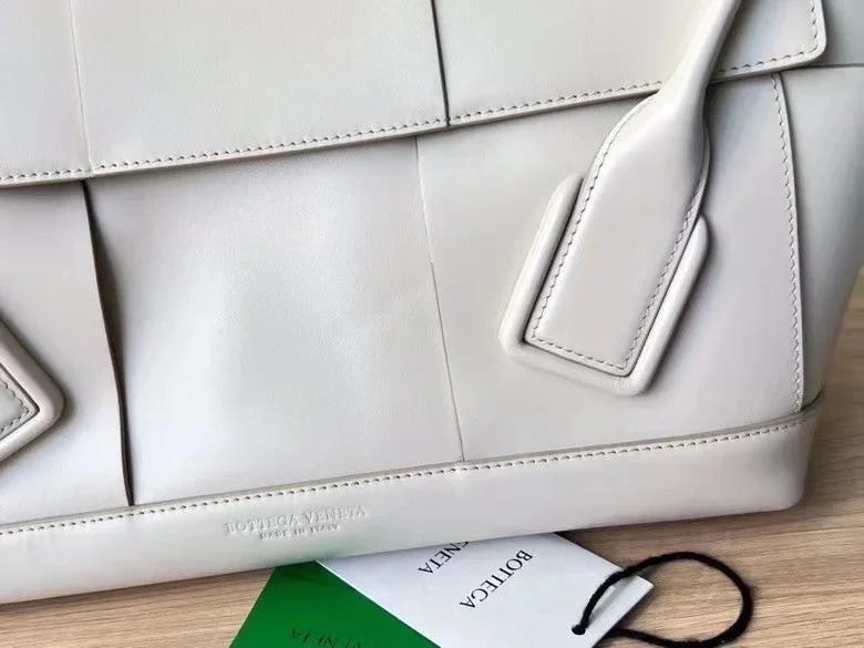 Bottega Veneta Arco Medium Bag In White Intrecciato Calfskin product view 2