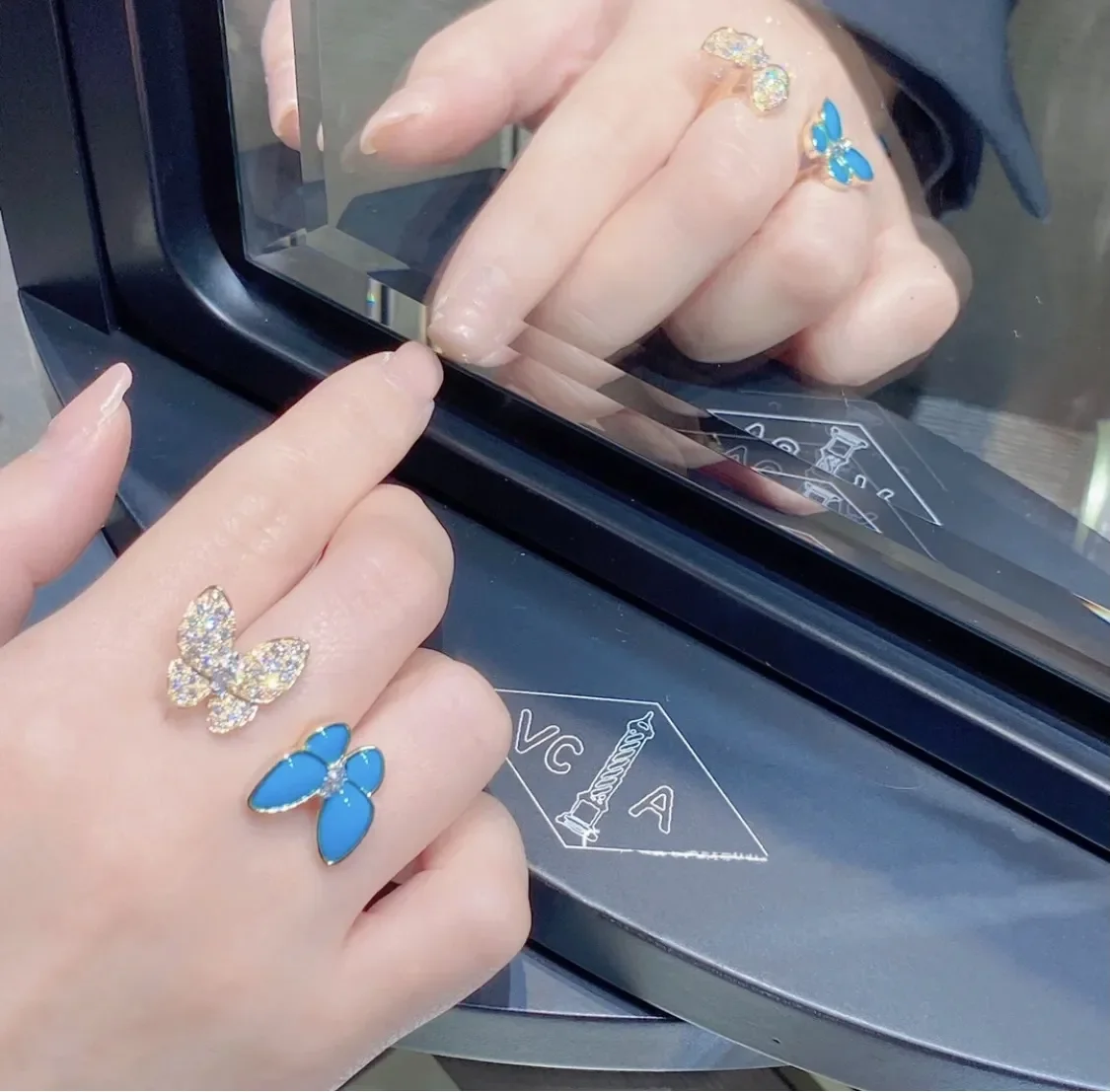 Van Cleef & Arpels Two Butterfly Blue and Gold-Tone Open Ring product view 2