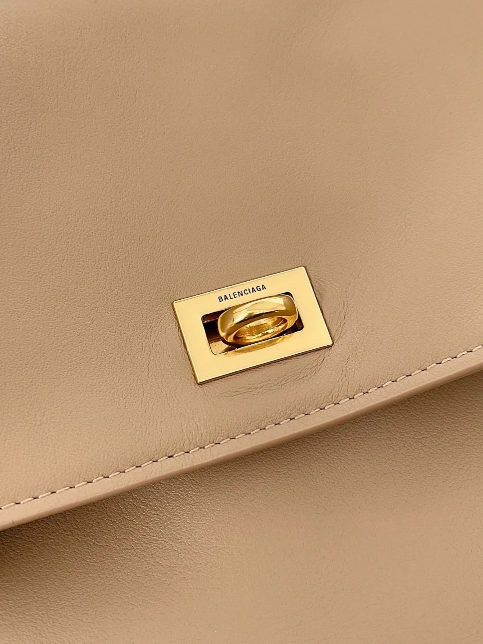 Balenciaga Rodeo Large Bag in Latte Calfskin product view 9