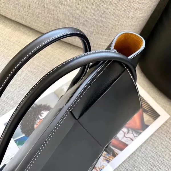 Bottega Veneta Arco Medium Bag In Black Intrecciato Calfskin product view 2