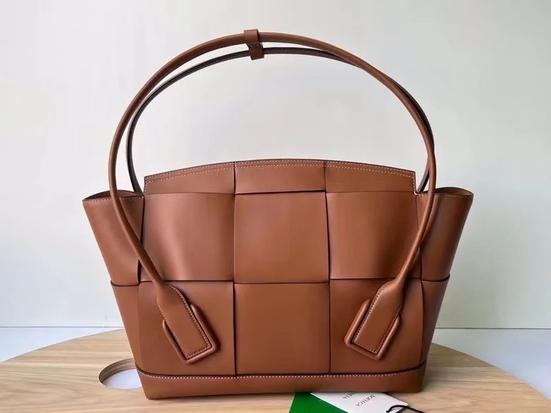 Bottega Veneta Arco Medium Bag In Caramel Intrecciato Calfskin product view 5