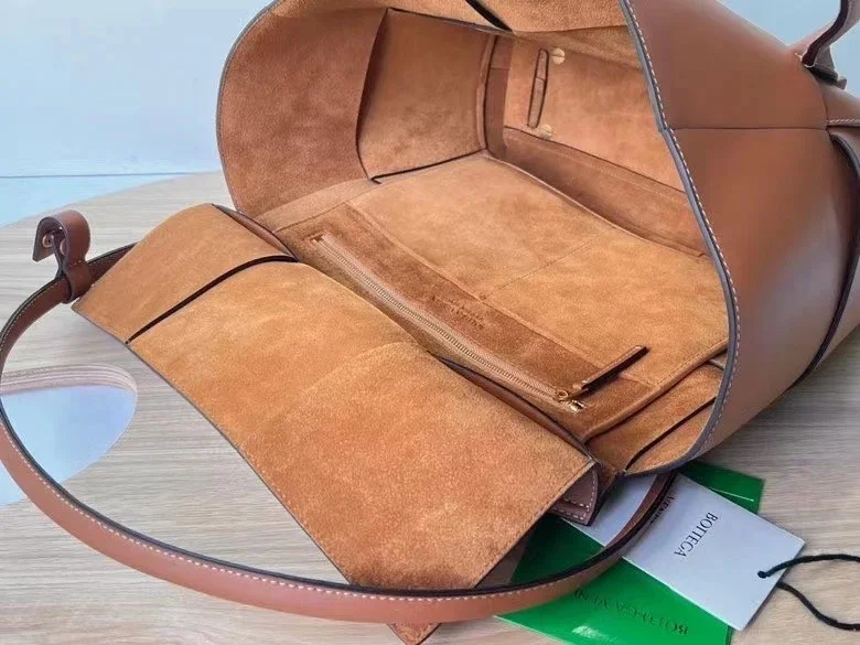 Bottega Veneta Arco Medium Bag In Caramel Intrecciato Calfskin product view 9