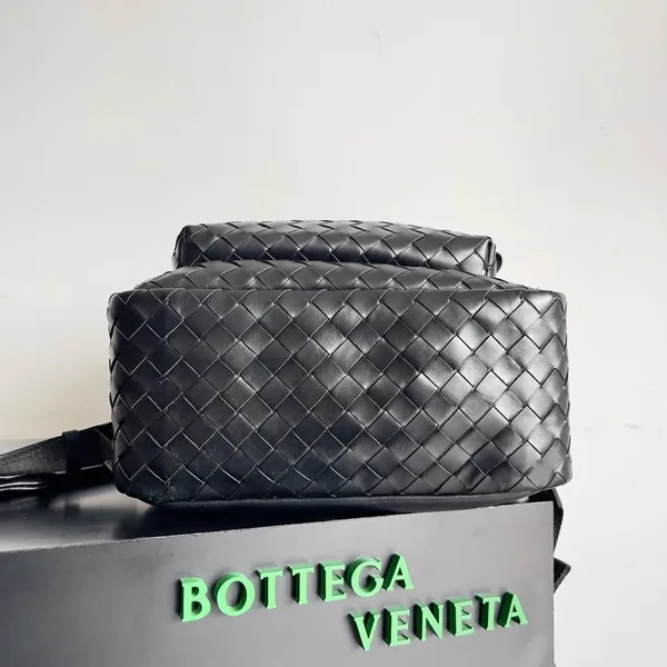 Bottega Veneta Medium Backpack In Black Intrecciato Calfskin product view 2
