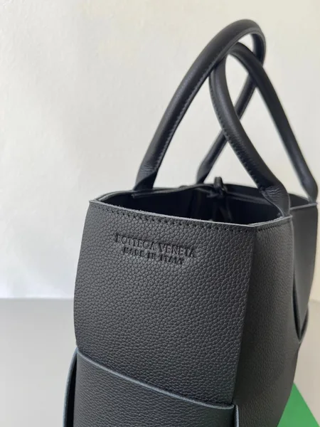Bottega Veneta Arco Medium Tote In Black Intrecciato Calfskin product view 5