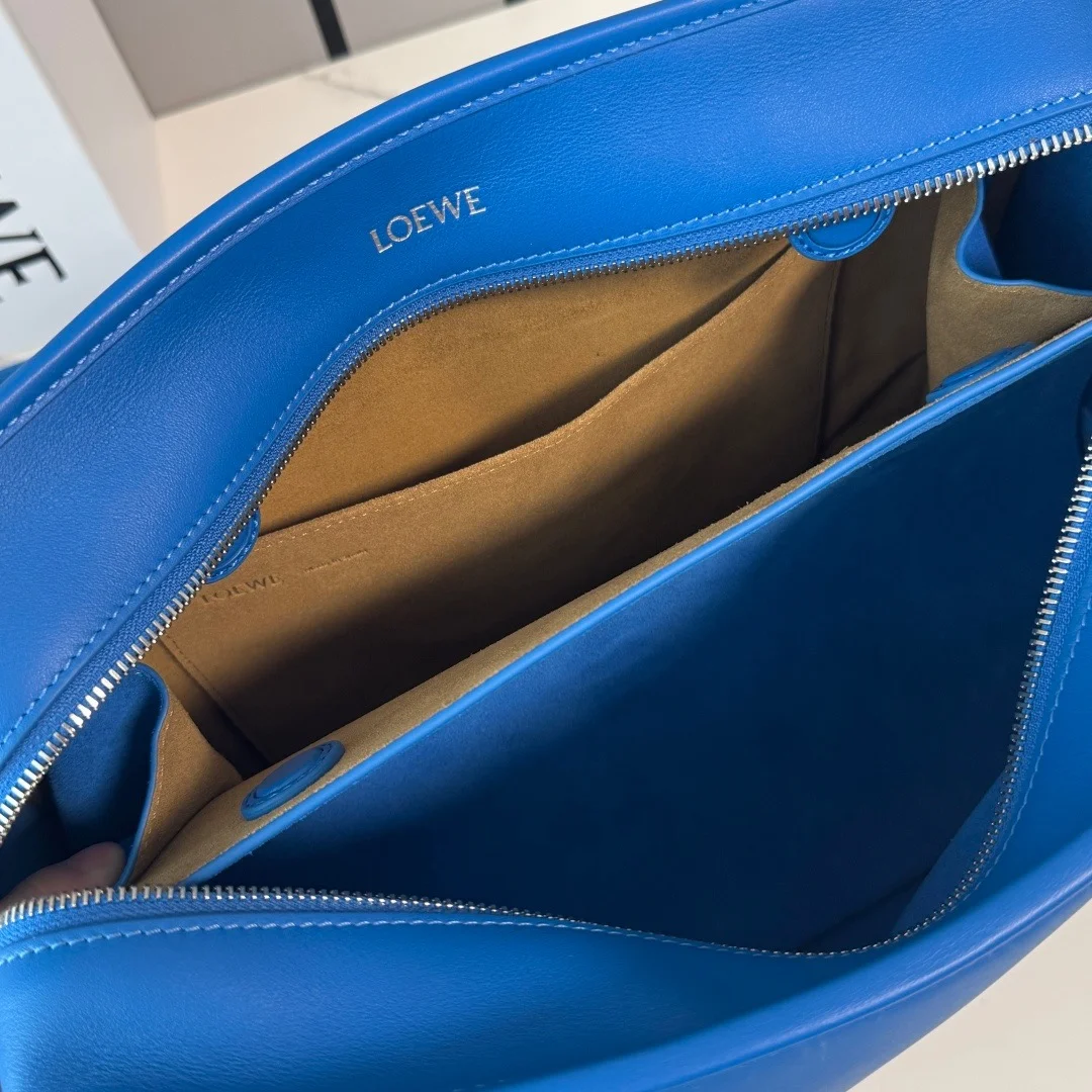 Loewe Amazona 180 Mdeium Bag — Blue product view 9