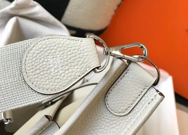 Hermes Evelyne III 29 Bag In Beton Clemence Leather product view 6