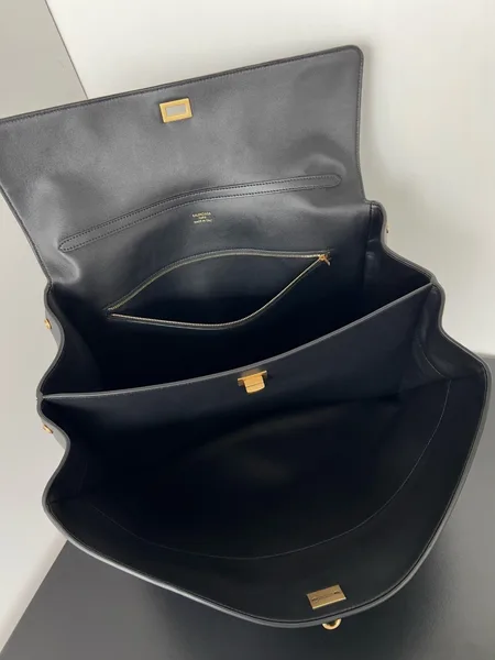 Balenciaga Rodeo Large Bag in Black Calfskin product view 3