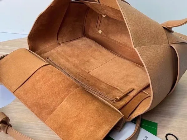 Bottega Veneta Arco Medium Bag In Caramel Grained Leather product view 7