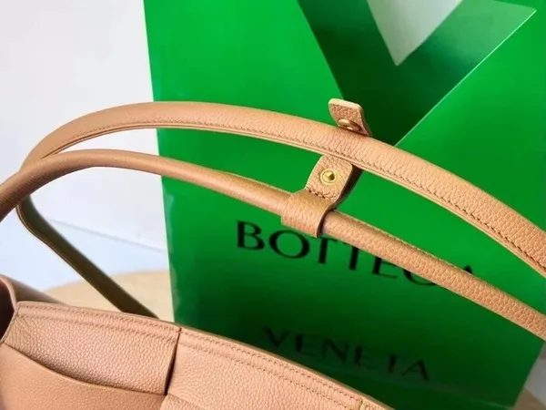 Bottega Veneta Arco Medium Bag In Caramel Grained Leather product view 6