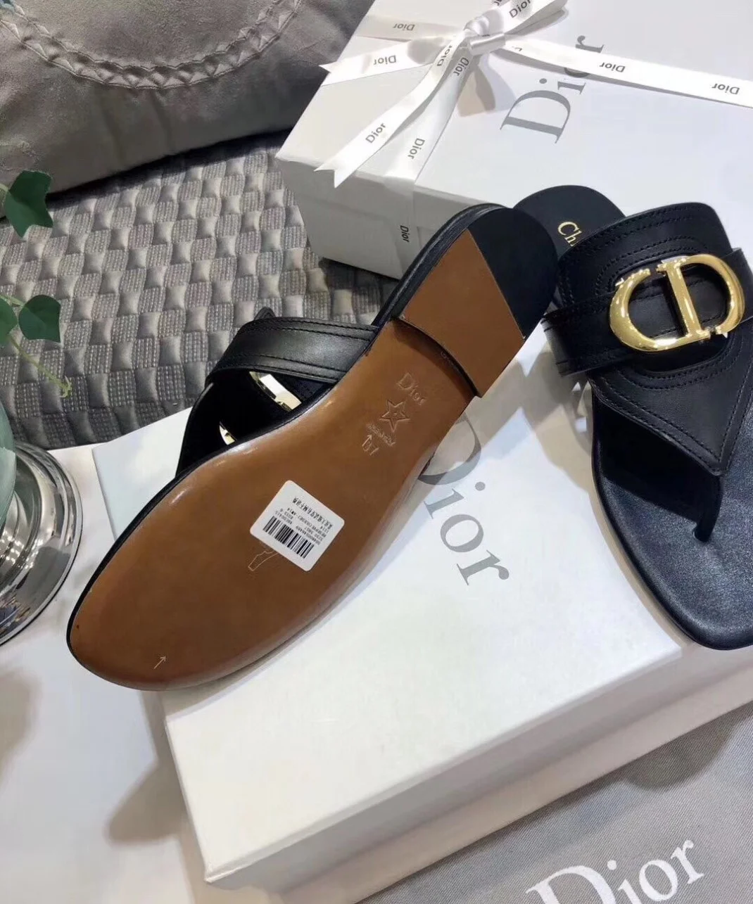 Dior 30 Montaigne Thong Flats In Black Calfskin product view 7
