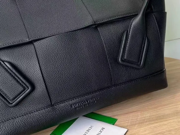 Bottega Veneta Arco Medium Bag In Black Grained Leather product view 6