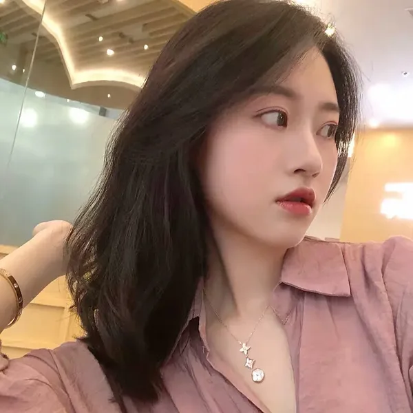 Louis Vuitton Three-Blossom Pearlescent Pendant Necklace White Inlay and Rose-Tone product view 8