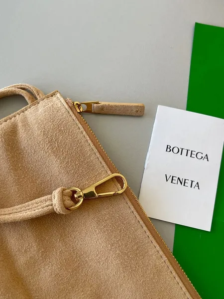 Bottega Veneta Arco Medium Tote In Beige Intrecciato Lambskin product view 10