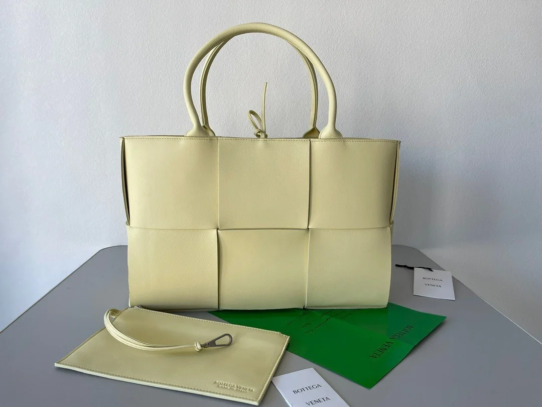 Bottega Veneta Arco Medium Tote In Cream Intrecciato Lambskin product view 2