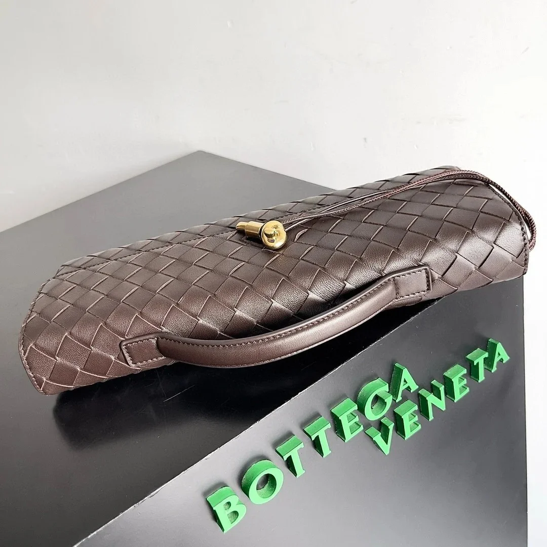 Bottega Veneta Andiamo Clutch with Handle in Fondant Intrecciato Lambskin product view 9