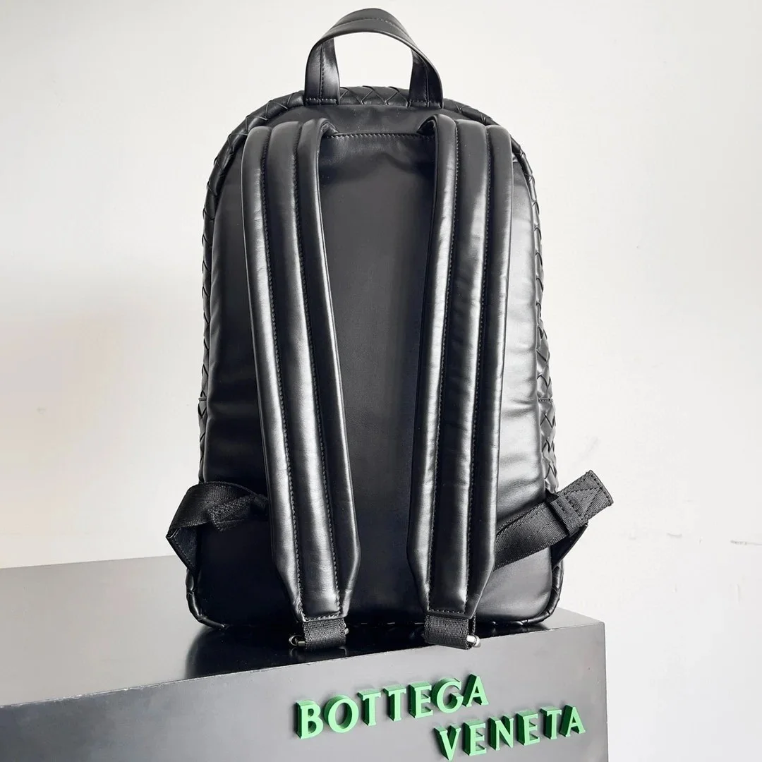Bottega Veneta Medium Backpack In Black Intrecciato Calfskin product view 5