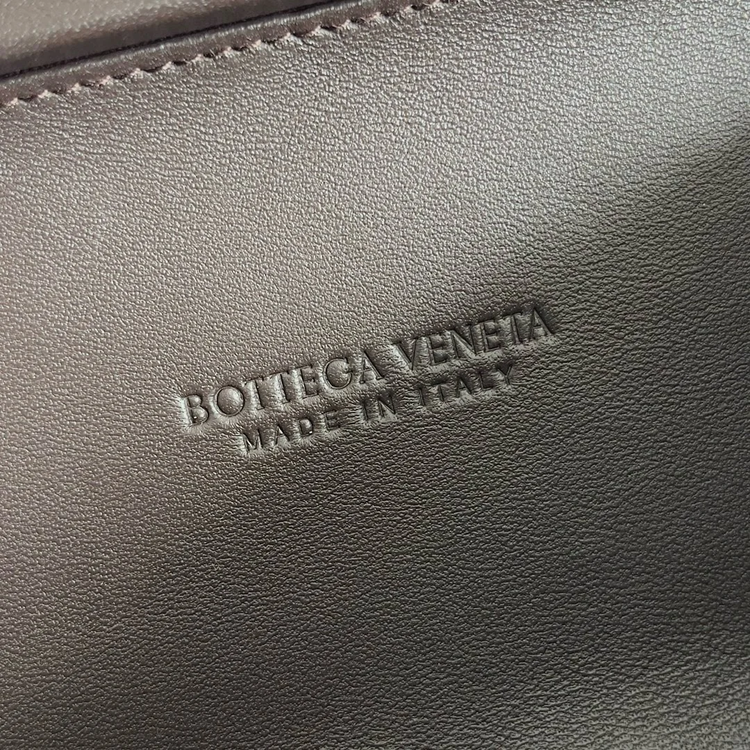 Bottega Veneta Knot Clutch with Chain in Fondant Intrecciato Lambskin product view 10