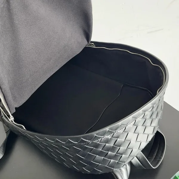 Bottega Veneta Medium Backpack In Black Intrecciato Calfskin product view 7