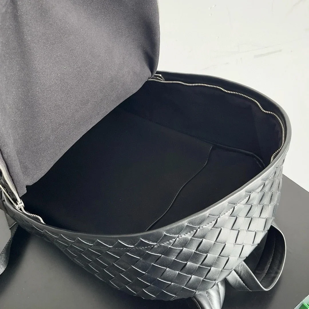Bottega Veneta Medium Backpack In Black Intrecciato Calfskin product view 7