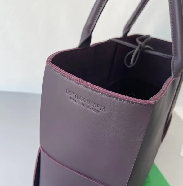 Bottega Veneta Arco Medium Tote In Fondant Intrecciato Lambskin product view 6