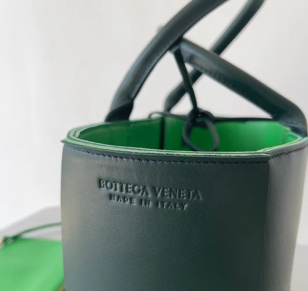 Bottega Veneta Arco Medium Tote In Green Intrecciato Lambskin product view 3