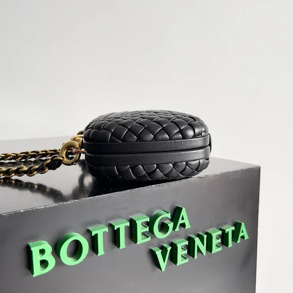 Bottega Veneta Knot Clutch with Chain in Black Intrecciato Lambskin product view 5
